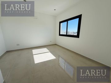 Casa en venta en el Barrio Santa Elisa, Pilar Del Este
