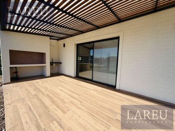 Casa en venta en el Barrio Santa Elisa, Pilar Del Este