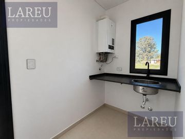 Casa en venta en el Barrio Santa Elisa, Pilar Del Este