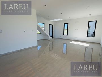 Casa en venta en el Barrio Santa Elisa, Pilar Del Este