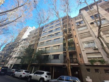 Departamento de tres dormitorios. Cochera doble. Botánico.