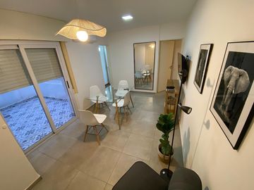 Dpto con patio propio en excelente ubicación