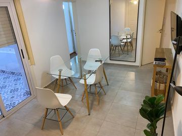 Dpto con patio propio en excelente ubicación