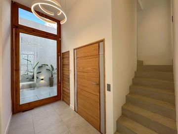 Casa de 3 dormitorios con patio, cochera y amplia terraza