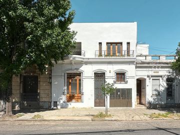 Casa de 3 dormitorios con patio, cochera y amplia terraza