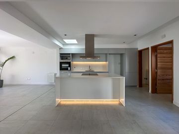 Casa de 3 dormitorios con patio, cochera y amplia terraza