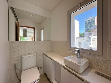 Casa de 3 dormitorios con patio, cochera y amplia terraza