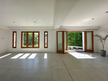 Casa de 3 dormitorios con patio, cochera y amplia terraza