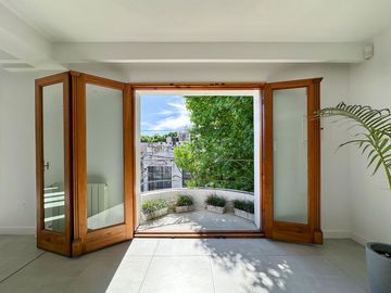 Casa de 3 dormitorios con patio, cochera y amplia terraza