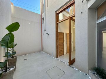 Casa de 3 dormitorios con patio, cochera y amplia terraza