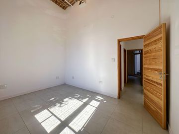 Casa de 3 dormitorios con patio, cochera y amplia terraza