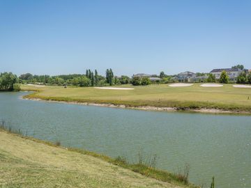Casa en venta en Estancias del Pilar La Argentina con vista a la laguna