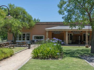 Casa en venta en Estancias del Pilar La Argentina con vista a la laguna