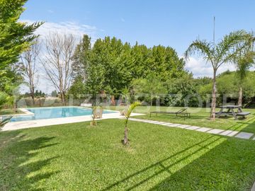 Casa en venta en Estancias del Pilar La Argentina con vista a la laguna