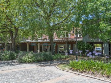 Casa en venta en Estancias del Pilar La Argentina con vista a la laguna