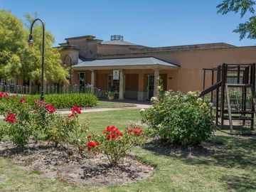 Casa en venta en Estancias del Pilar La Argentina con vista a la laguna