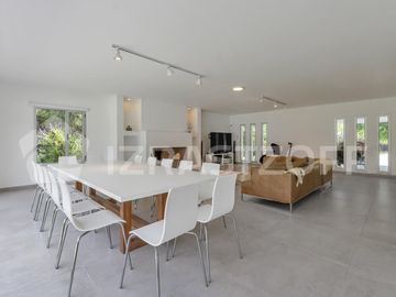 Casa en venta en Estancias del Pilar La Argentina con vista a la laguna