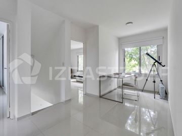 Casa en venta en Estancias del Pilar La Argentina con vista a la laguna