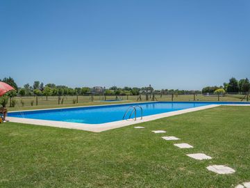 Casa en venta en Estancias del Pilar La Argentina con vista a la laguna
