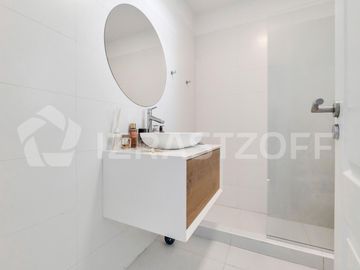 Casa en venta en Estancias del Pilar La Argentina con vista a la laguna