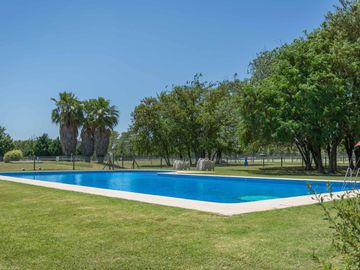 Casa en venta en Estancias del Pilar La Argentina con vista a la laguna