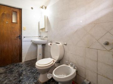 VENTA | PERMUTA - Casa de 3 dormitorios con gran patio verde -  Soldini. APTO CRÉDITO.