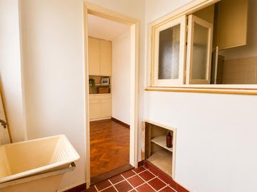 Venta: Departamento de dos dormitorios en pleno Centro. Rosario. Apto Crédito.