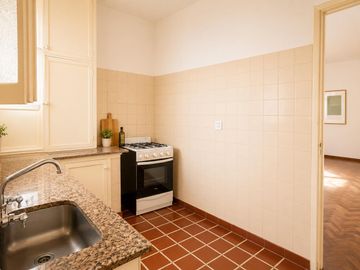 Venta: Departamento de dos dormitorios en pleno Centro. Rosario. Apto Crédito.