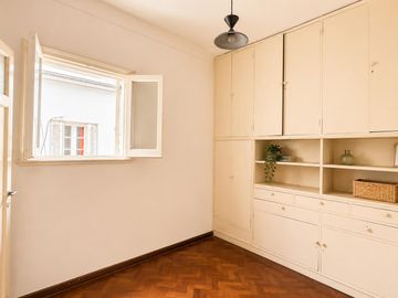 Venta: Departamento de dos dormitorios en pleno Centro. Rosario. Apto Crédito.