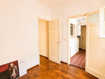 Venta: Departamento de dos dormitorios en pleno Centro. Rosario. Apto Crédito.