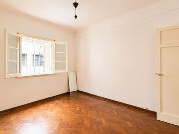 Venta: Departamento de dos dormitorios en pleno Centro. Rosario. Apto Crédito.