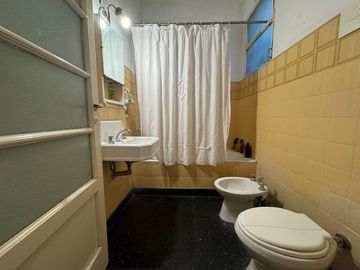 Venta: Departamento de dos dormitorios en pleno Centro. Rosario. Apto Crédito.