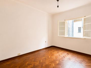 Venta: Departamento de dos dormitorios en pleno Centro. Rosario. Apto Crédito.