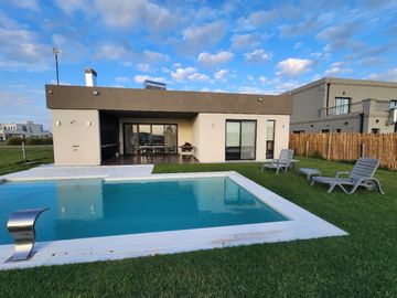 Casa en Pueblos del Plata Country Club