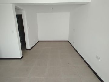 VENTA VIVIENDA INTERNA EN ALBERDI. 2 DORM   COMODÍN. PATIO. TOTALMENTE ELÉCTRICA. APTO CRÉDITO. CONTADO O 36 CUOTAS