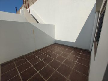 VENTA VIVIENDA INTERNA EN ALBERDI. 2 DORM   COMODÍN. PATIO. TOTALMENTE ELÉCTRICA. APTO CRÉDITO. CONTADO O 36 CUOTAS