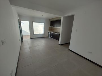 VENTA VIVIENDA INTERNA EN ALBERDI. 2 DORM   COMODÍN. PATIO. TOTALMENTE ELÉCTRICA. APTO CRÉDITO. CONTADO O 36 CUOTAS