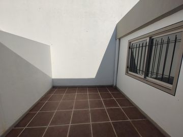 VENTA VIVIENDA INTERNA EN ALBERDI. 2 DORM   COMODÍN. PATIO. TOTALMENTE ELÉCTRICA. APTO CRÉDITO. CONTADO O 36 CUOTAS