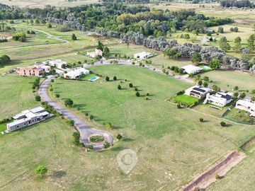 Terreno en Venta con salida a la laguna en El Campo. 2da Etapa. 1274 m2. Los Cardales