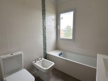 Excelente casa en Venta, Santa Isabel II, Maschwitz - Terminaciones de primer nivel, sol de tarde