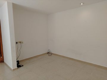 CASA EN VENTA EN JURIQUILLA DE UN PISO CON AMENIDADES