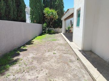 CASA EN VENTA EN JURIQUILLA DE UN PISO CON AMENIDADES