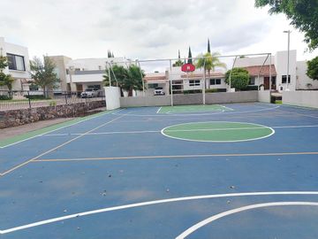 CASA EN VENTA EN JURIQUILLA DE UN PISO CON AMENIDADES