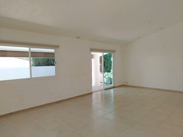 CASA EN VENTA EN JURIQUILLA DE UN PISO CON AMENIDADES