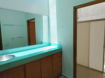 CASA EN VENTA EN JURIQUILLA DE UN PISO CON AMENIDADES