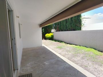 CASA EN VENTA EN JURIQUILLA DE UN PISO CON AMENIDADES