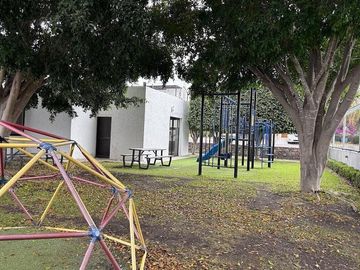 CASA EN VENTA EN JURIQUILLA DE UN PISO CON AMENIDADES