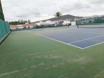 CASA EN VENTA EN JURIQUILLA DE UN PISO CON AMENIDADES