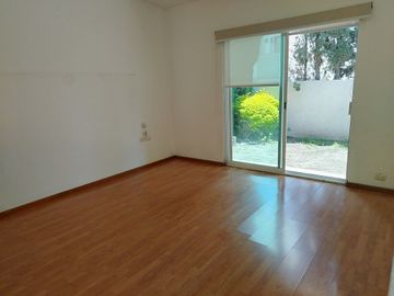 CASA EN VENTA EN JURIQUILLA DE UN PISO CON AMENIDADES