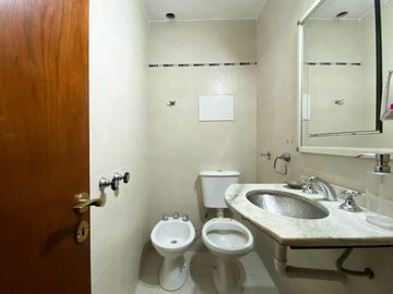 Casa en Venta sobre Av Francia - Apto Crédito